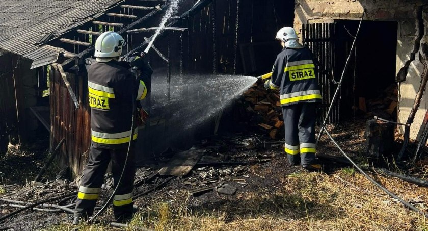 W Stobiernej płonęła stodoła i trawa wokół niej