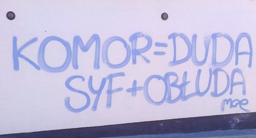 A cierpliwa publika łyka i łyka