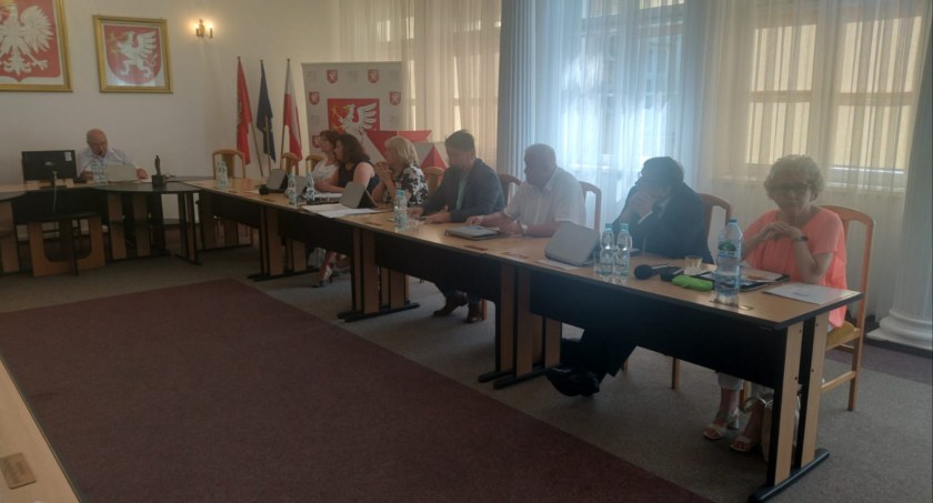 Burmistrz bez wotum zaufania i absolutorium