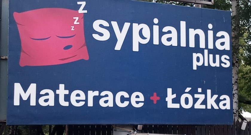 Posłowie poczuli inflację i chcą się wyspać