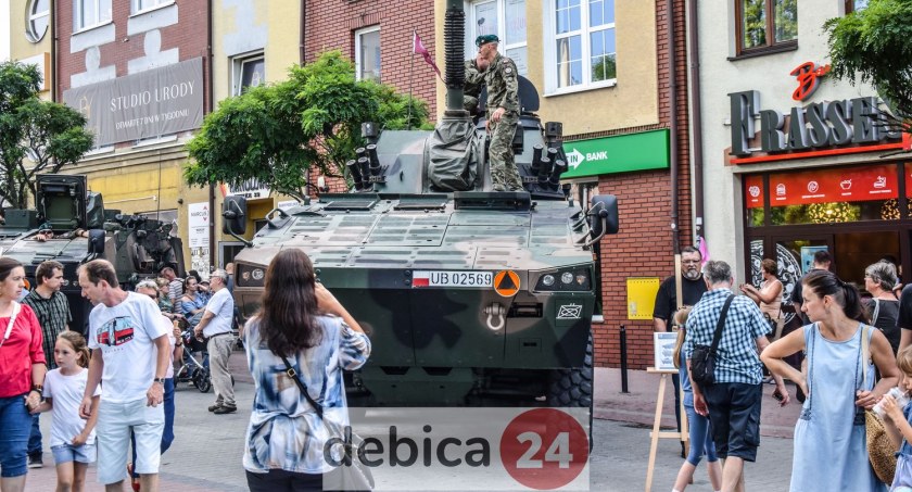 Trwa piknik militarno-wojskowy w Dębicy - zdjęcia