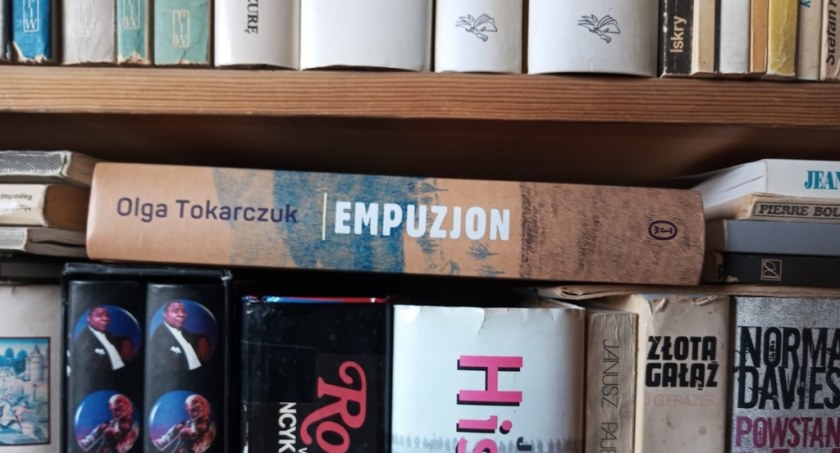 Oburzenie, śmiech i rechot