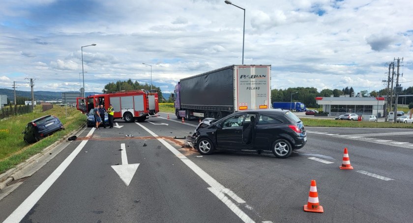 Na obwodnicy Pilzna zderzyły się dwa samochody - zdjęcia