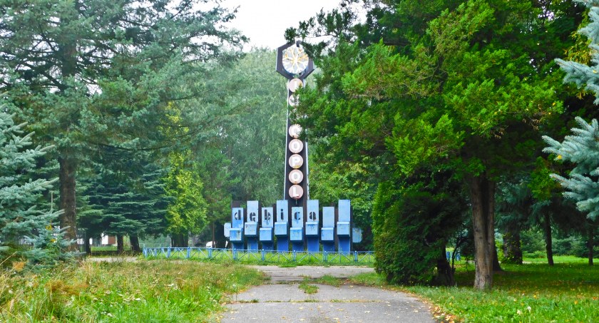Iglica na razie zostaje, remont zaczną od alejek
