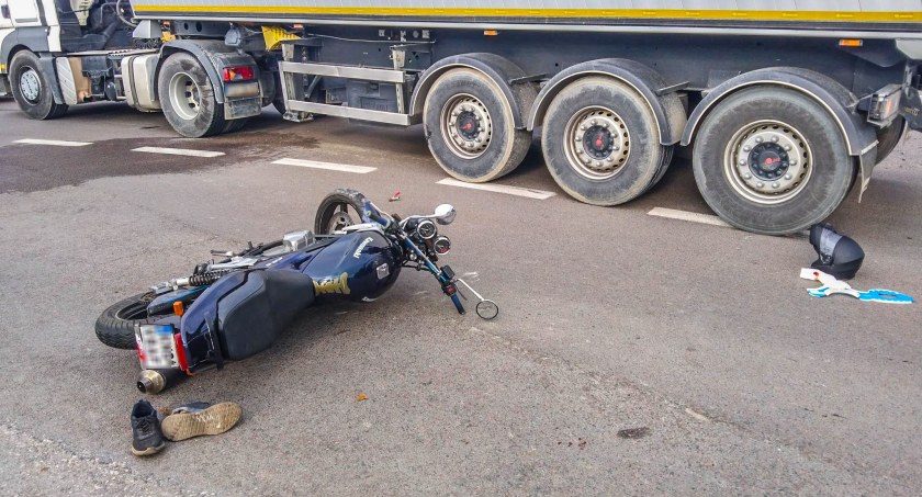 Kierujący motocyklem trafił do szpitala