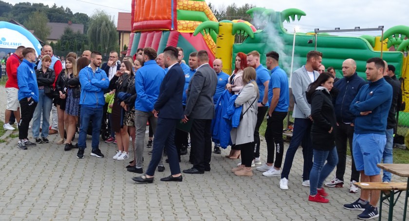 Zaczynali na pastwisku, teraz mają piękny stadion