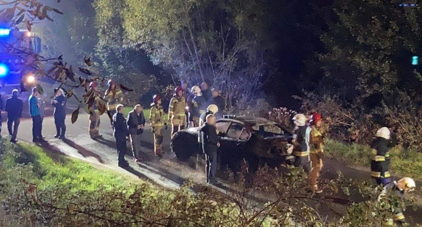 Pożar samochodu. BMW spłonęło doszczętnie