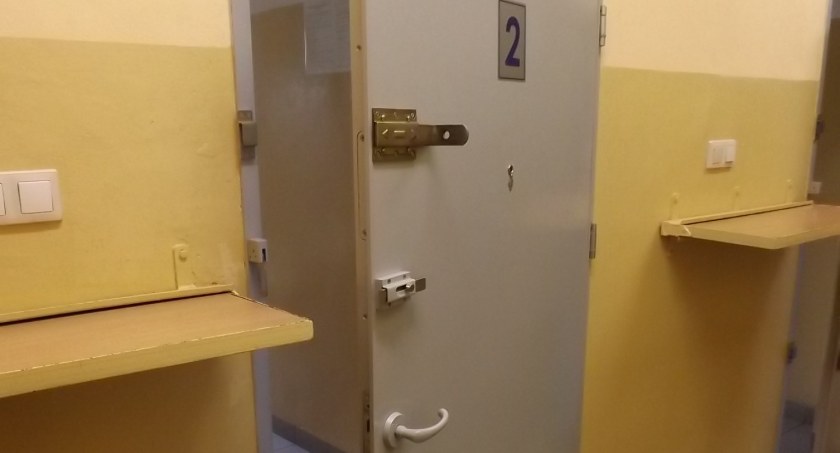 Ukradł trzy kurtki, ale uciec nie zdołał