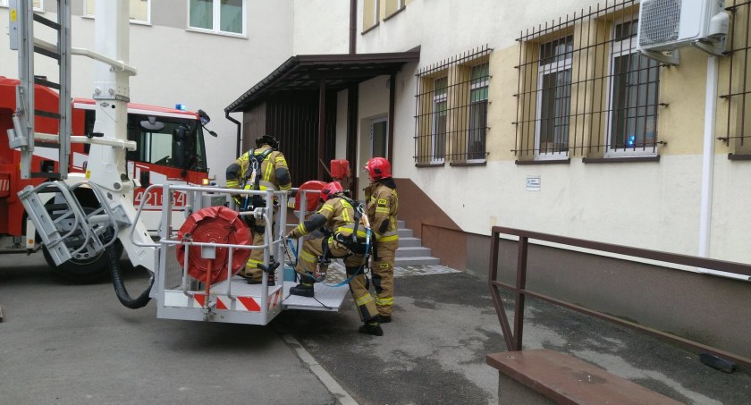 Ewakuacja w szpitalu. Pacjent został w łazience