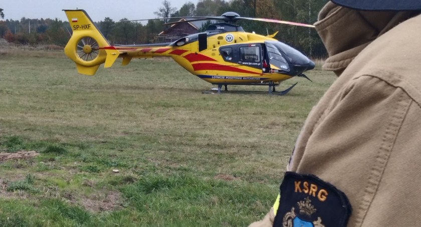 Wypadek w Lipinach. Samochód przygniótł mężczyznę [ZDJĘCIA, WIDEO]