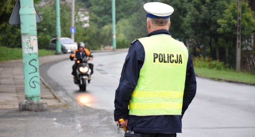 Wszyscy trzej nie posiadali uprawnień