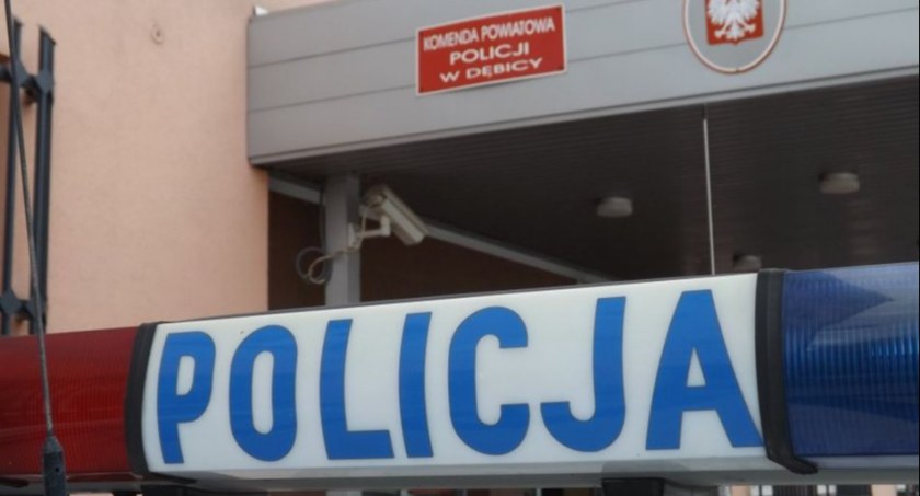 Nastolatka uderzona została butelką