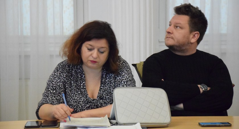 Decyzja dwójki radnych przechyliła szalę