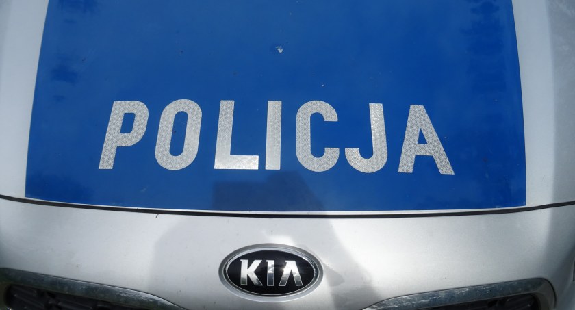 Policjanci ukarali kobietę mandatem