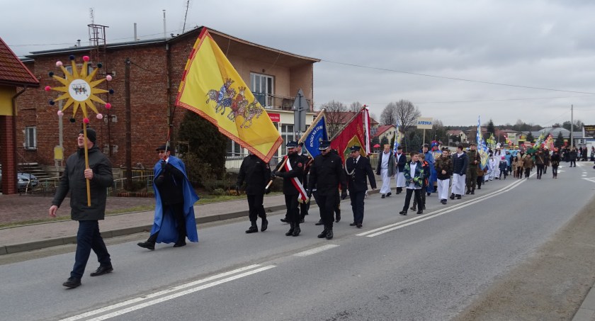 Orszak Trzech Króli przeszedł ulicami Czarnej