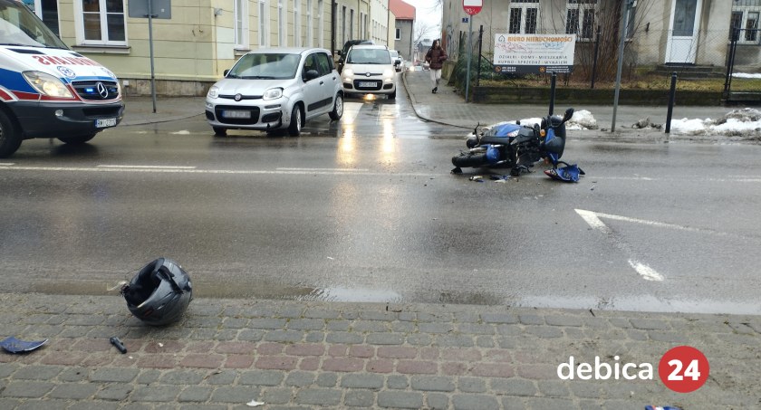 Kierującemu skuterem nic poważnego się nie stało [ZDJĘCIA]