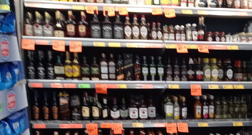 Pijana kradła w sklepie i wsiadła za kierownicę 