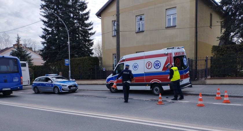 Wjeżdżając na zatokę zahaczył o jednoślad