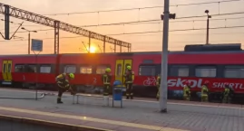 Pożar pociągu na dworcu w Dębicy. Ewakuowano około 250 pasażerów [ZDJĘCIA]