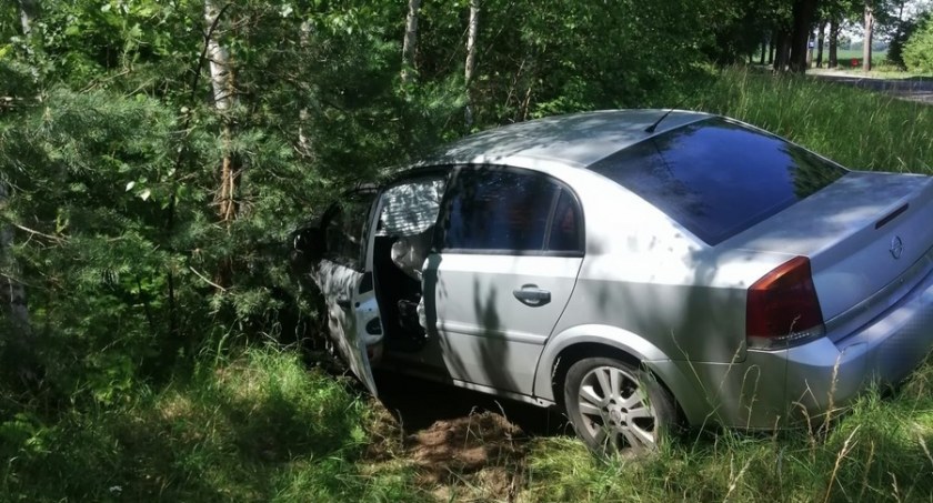 Wypadek koło Rybna - kierowca zasnął za kierownicą