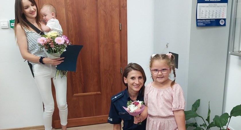 Pięciolatka, o której mówiła cała Polska z odwiedzinami u mrągowskich policjantów