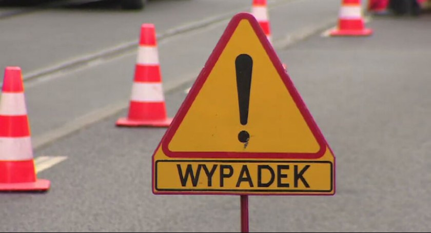 Wypadek w Zalcu - bus z przyczepką zderzył się z osobówką