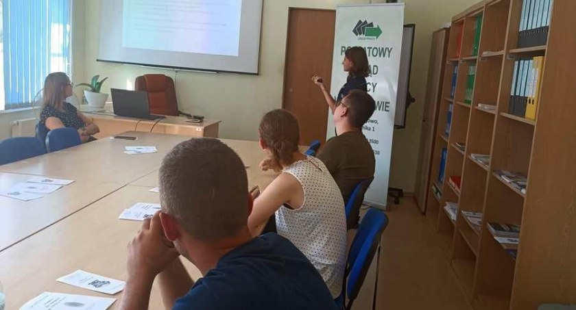 Powiatowy Urząd Pracy w Mrągowie - spotkanie z kandydatami na policjantów
