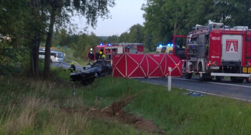 Zderzenie dwóch aut w Zalcu - kierowca audi w stanie ciężkim