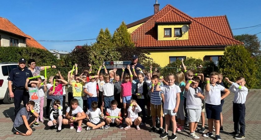 Bezpieczna droga do szkoły - mundurowi w trosce o bezpieczeństwo uczniów