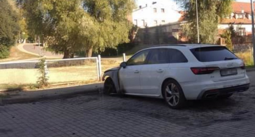 Mrągowo: Pożar auta na Żołnierskiej