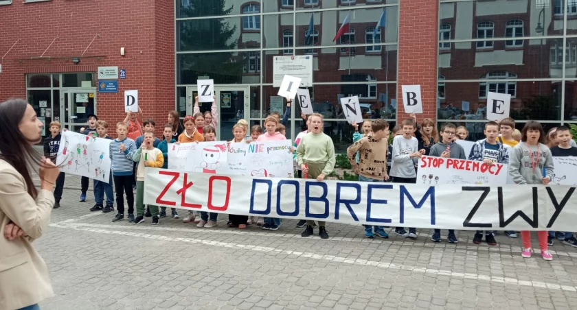 Zło dobrem zwyciężaj - uczniowie z Mrągowa przeciwko przemocy!