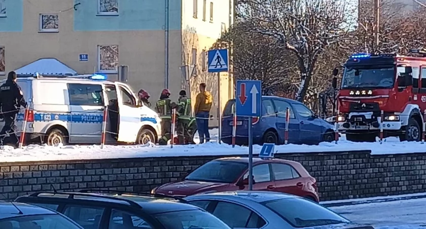 Potrącenie pieszej koło centrum handlowego w Mrągowie [AKTUALIZACJA]
