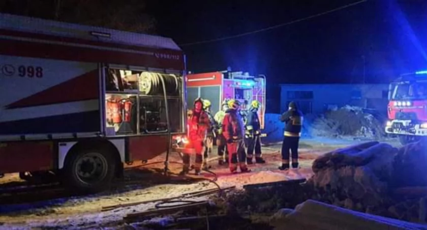 Pożar w tartaku w Wyszemborku postawił służby na nogi