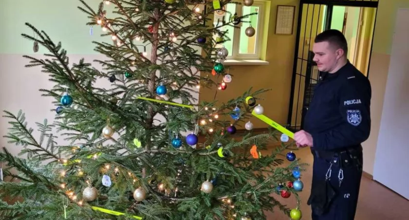W Mikołajkach mają swoją choinkę odblaskową