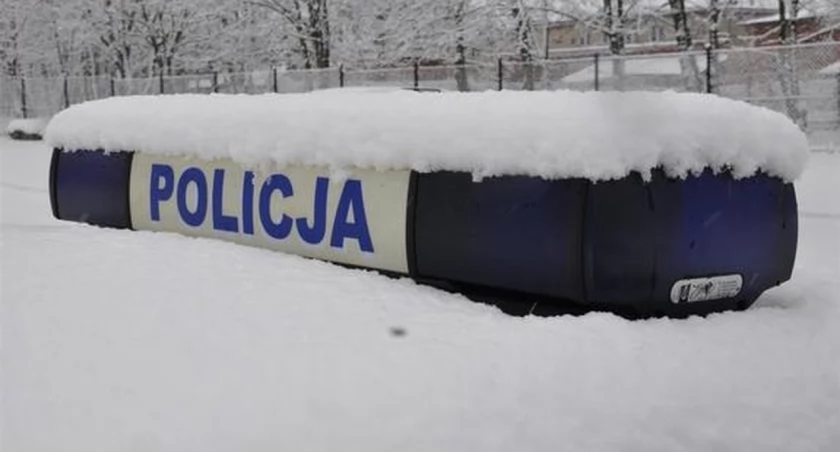 Senior z Mrągowa złamał sobie nogę na nieodśnieżonym chodniku