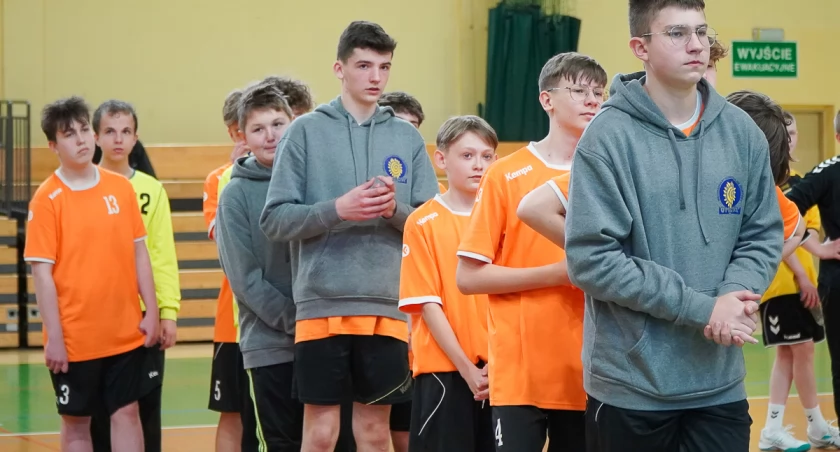 Podium młodych szczypiornistów z Mrągowa