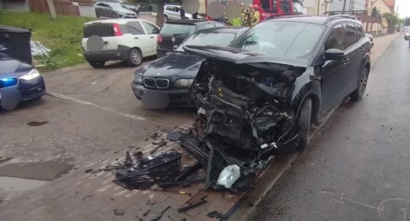 Poranny wypadek w Mrągowie. Pasażerka seata w szpitalu