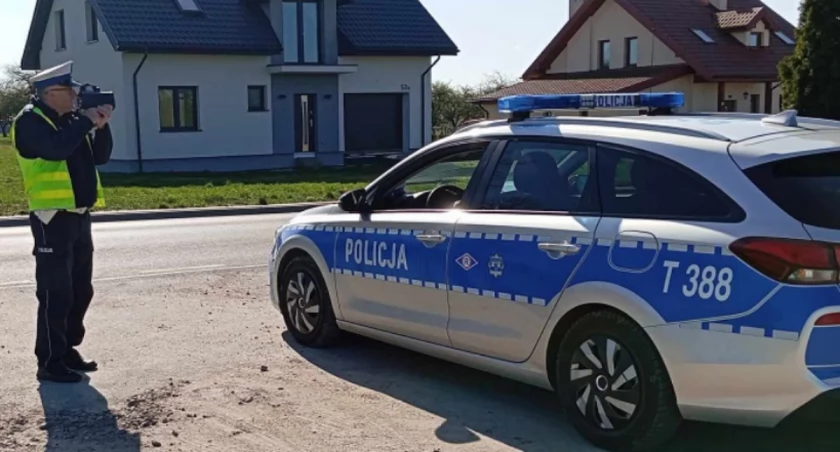 Mieszkaniec Mrągowa jechał na egzamin prawa jazdy bez... prawa jazdy