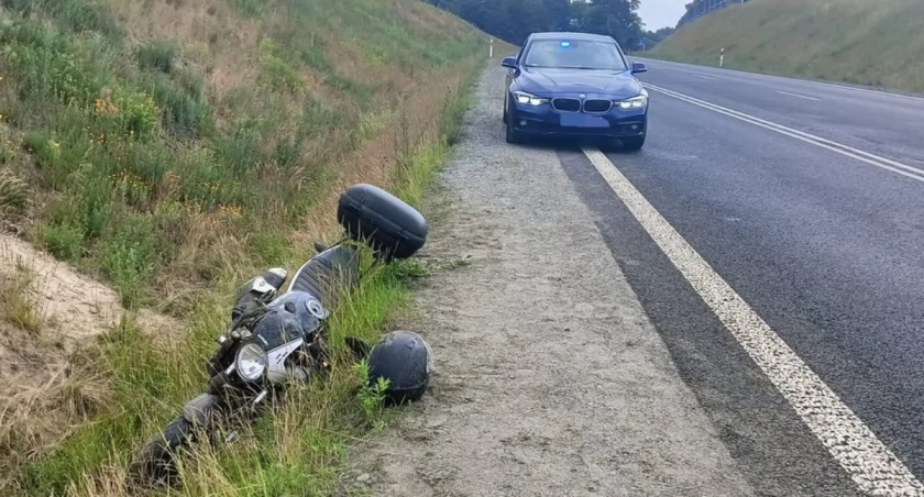 Groźne zdarzenie na obwodnicy Mrągowa. Motocyklista w szpitalu