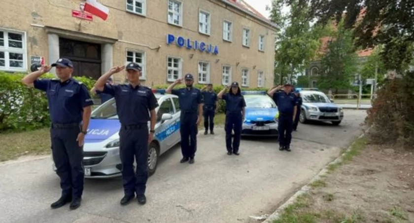 Mrągowscy policjanci uczcili pamięć żołnierza, który zginął strzegąc granicy