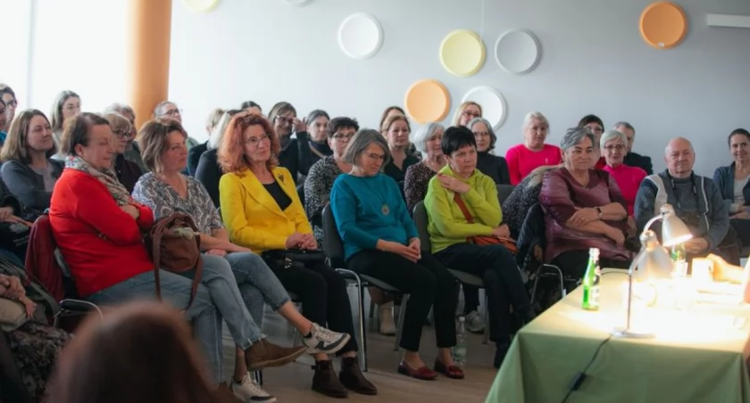 Nietypowy teatr w Bibliotece Miejskiej w Mrągowie
