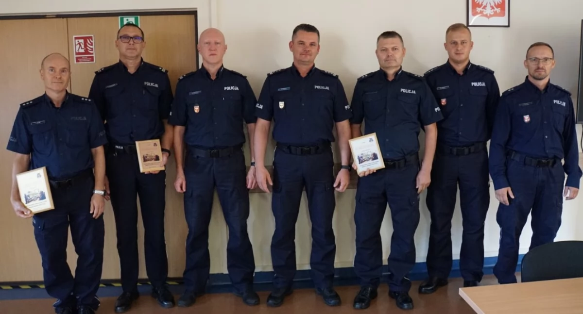 Policjant z Mrągowa drugi w wojewódzkim finale konkursu służby dyżurnej