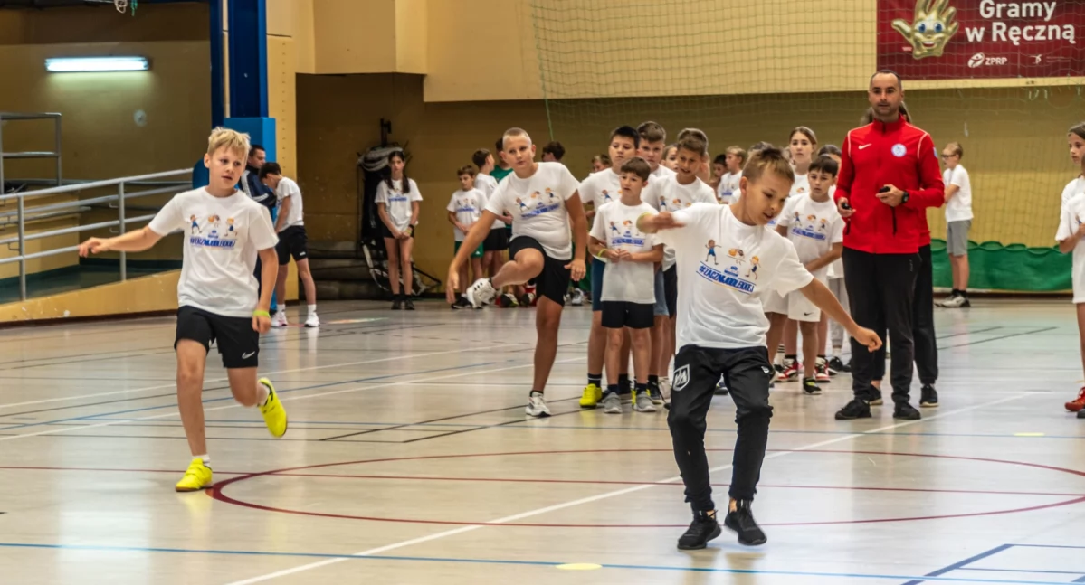120 uczniów wzięło udział w zajęciach lekkoatletycznych w Mikołajkach