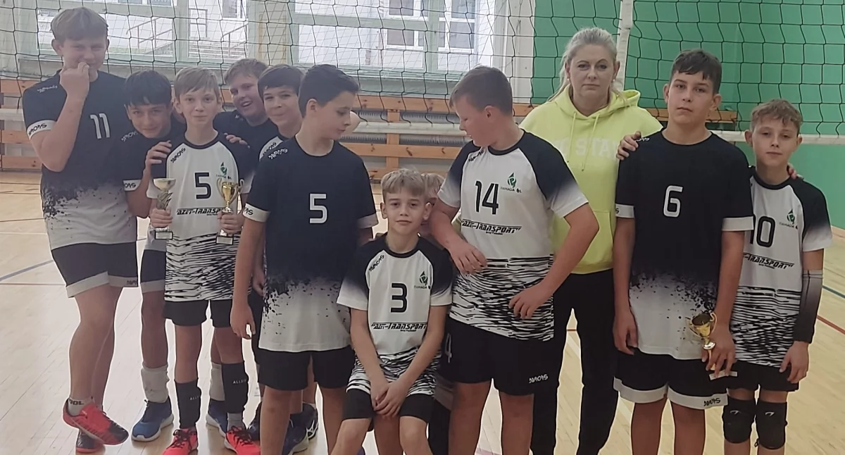 Siatkarze z Mrągowa bezkonkurencyjni na własnym boisku