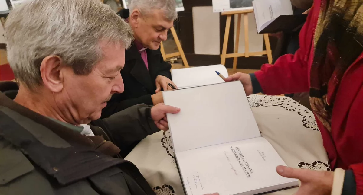 Sorkwity: Promocja albumu o mazurskich cmentarzach ewangelickich
