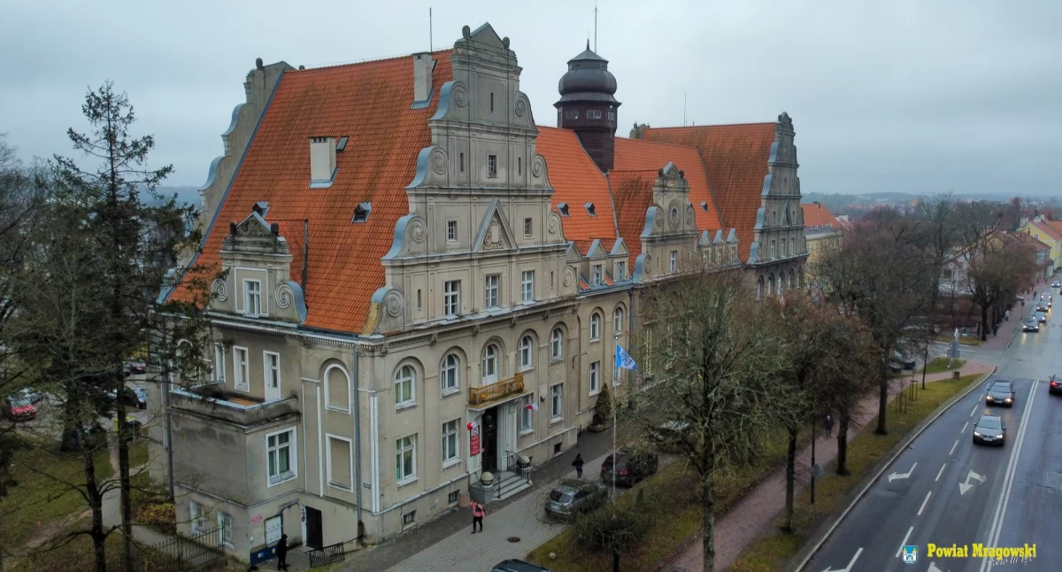 Rewitalizacja zabytkowego budynku starostwa w Mrągowie rozpoczęta