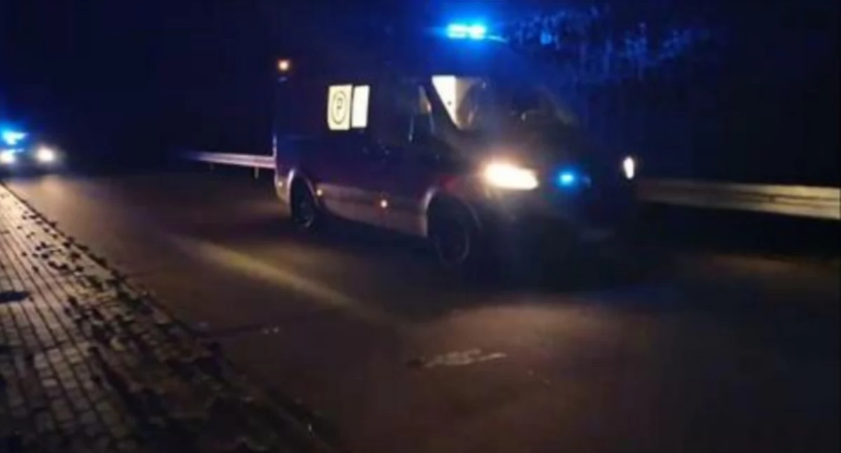 W Piotrówce pijany motorowerzysta uderzył w zaparkowany samochód 