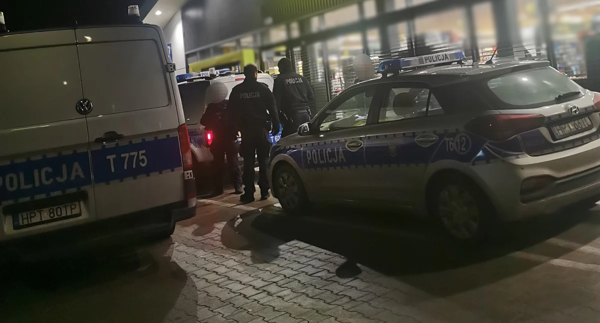 Mikołajki: Trzy osoby zatrzymane po interwencji w sklepie. W tle kradzieże i narkotyki