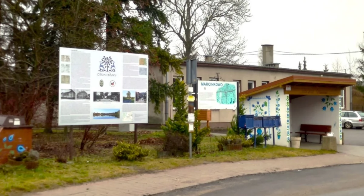 Marcinkowo z nową tablicą upamiętniającą historię wsi