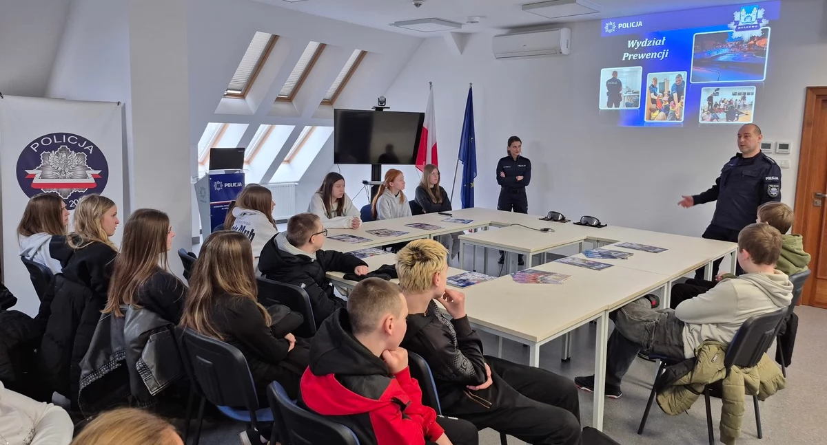 Uczniowie z Marcinkowa z wizytą u policjantów